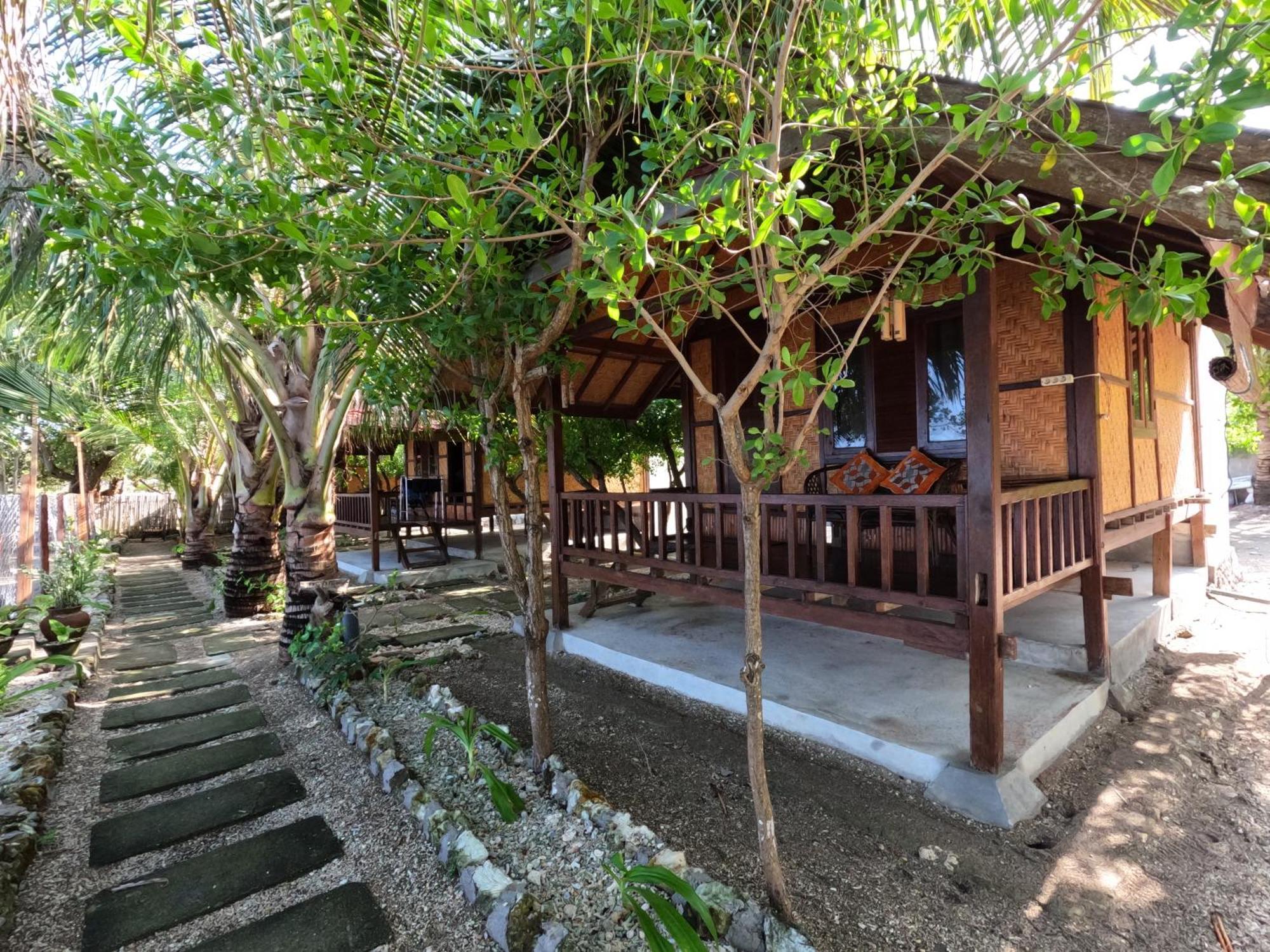 Maryan Moyo Bungalows & Resto Moyo Island Exterior photo