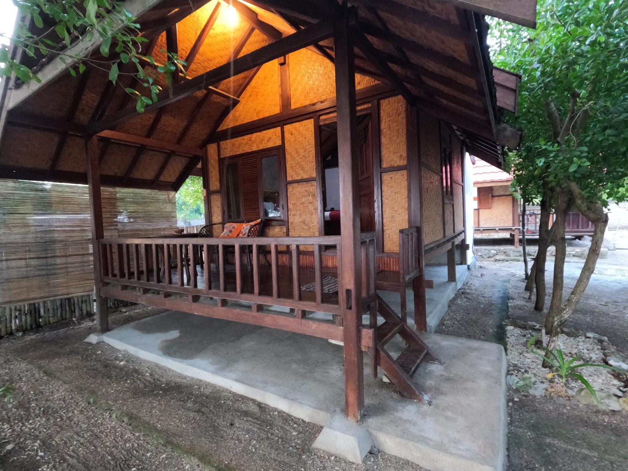 Maryan Moyo Bungalows & Resto Moyo Island Exterior photo