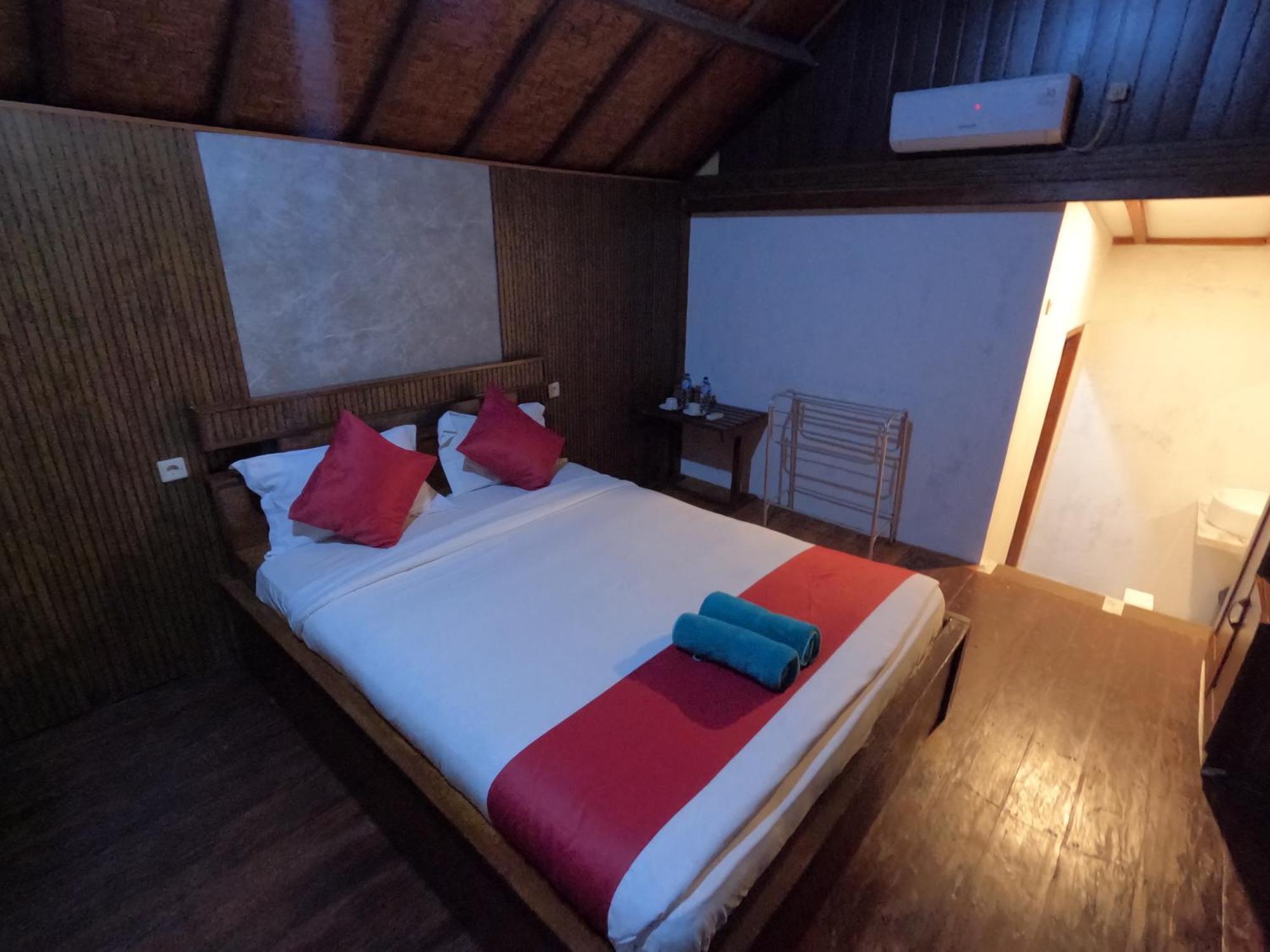 Maryan Moyo Bungalows & Resto Moyo Island Exterior photo