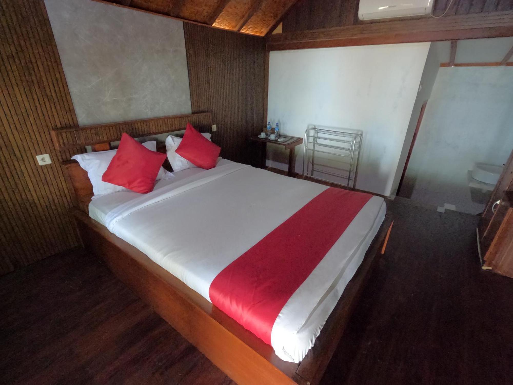 Maryan Moyo Bungalows & Resto Moyo Island Exterior photo